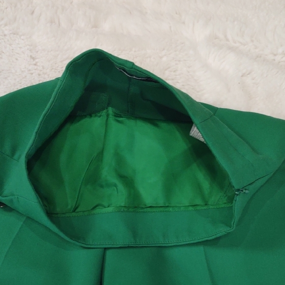 ZARA High Waisted Green Women's Shorts with Button Detail - Picture 15 of 16